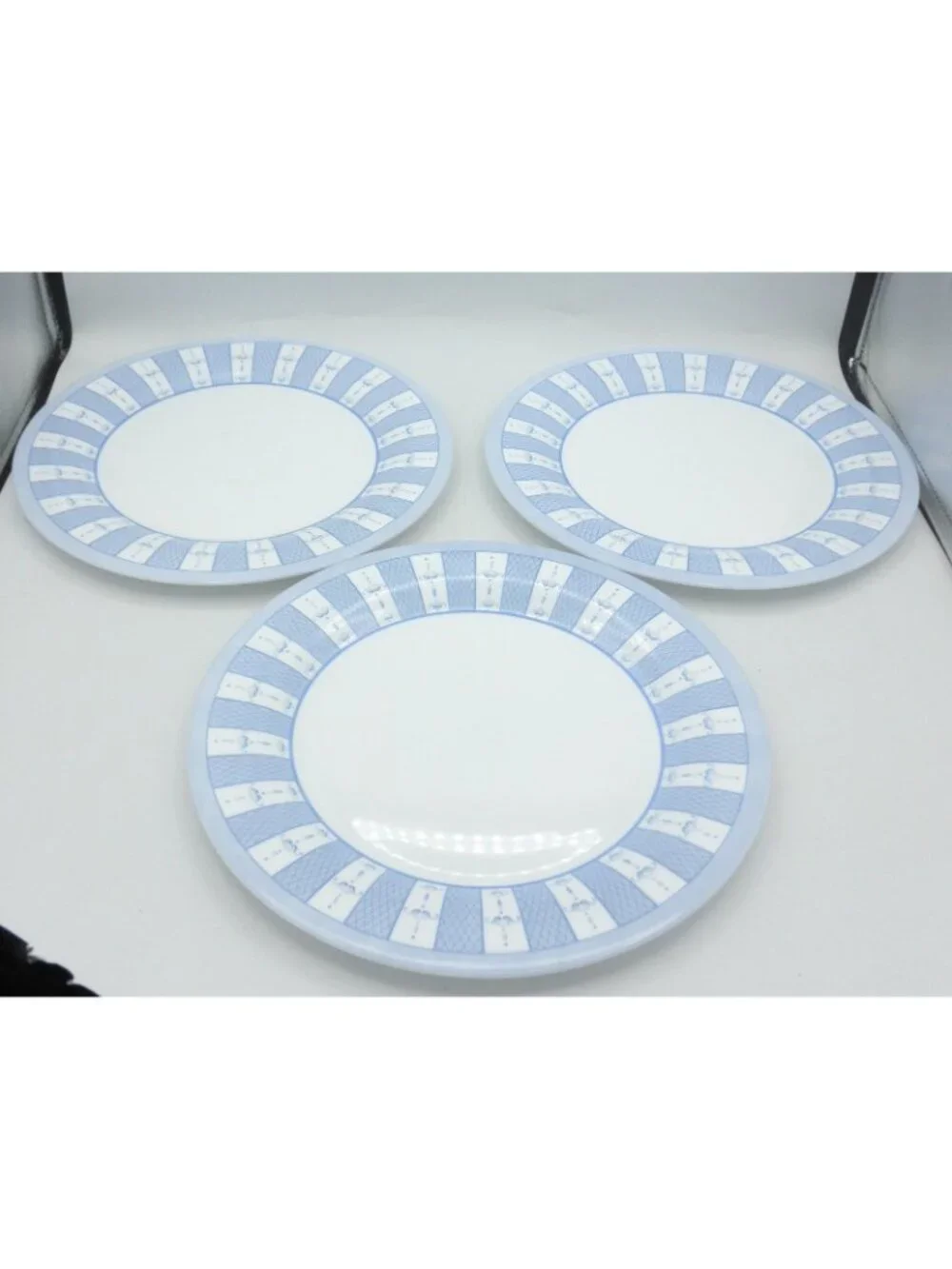 Martha Stewart Everyday Garden Trellis Dinner Plates 10.5 IN. Set of 3 Pattern